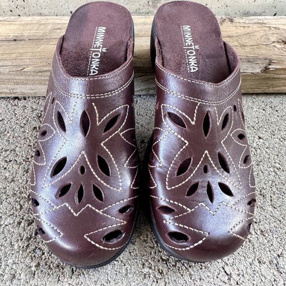 MINNETONKA WOMEN'S BROWN LEATHER SLIP-ON MULES SIZE 5 SHOES - Picture 5 of 14